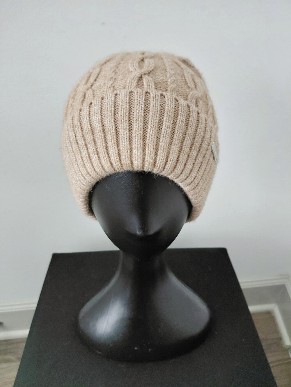 Cozy Cable-Knit Beanie - Light Beige